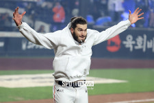 [포토S] 세리머니 하는 폰세