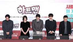 [포토S] 하트맨 출연진, 고 안성기 배우 추모하며 묵념