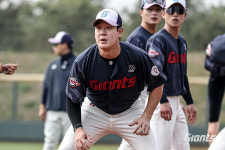 명장 특급조언→도대체 얼마나 달라졌길래…롯데 천재타자 넘치는 자신감 작년과 확실히 다를 것