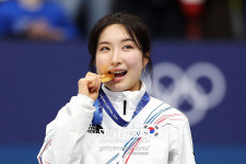 대한민국에서 김길리만 가능한 인증샷 공개됐다…네덜란드 미남 쇼트트랙 왕자도 축하 