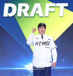 [포토S] 2027 신인드래프트 참가한 최지만, '전체 15순위로 KT행'