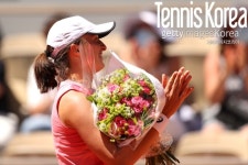 [한눈에 보는 RG 女] 1라운드, 케닌, 시비옹테크는 승, 비앙카, 무구루자는 패