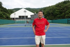 실내외 시설 갖춘 숲속의 메이저 테니스장