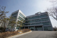 금호 형제의 亂 2라운드?…금호석화, 터미널 지분매각 딴지