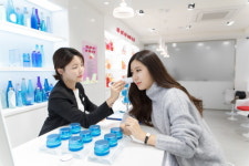 아모레화장품이마트제주점 | [비즈현장] 아모레 '맞춤형 화장품' 출시 1년, 소비자 반응은?