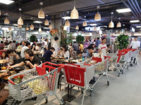 [르포] 롯데마트 서초점 장보기와 식사 한번에…첫 주말 북적