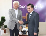 김동연 부총리-김영주 목사 회동…세무조사도 받겠다