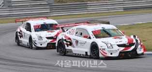 슈퍼레이스 개막전…금호타이어 웃고, 한국타이어 울고