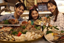 신세계백화점, 휴가철 간편 해산물 세트 판매