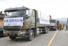 코로나19 대응 마스크 수송 위해 군용트럭 투입 