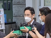 이재용, 가석방 출소 직후 서초동 삼성전자 사옥으로