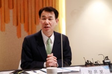 정은보 금감원장 PEF, 해외 투자 대상 발굴해야···적극 지원