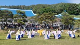 청와대 국민품으로 국립부산국악원, 합천서 기념 행사