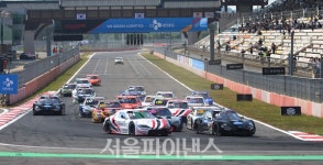 [슈퍼레이스 2R] 김재현, 슈퍼 6000 150km 레이스 폴투윈···앞만 보고 달렸다