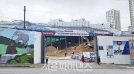 부산진구 동원개발 공사장 옆 주민 불안해 못살겠다··· 건물 금가고 땅꺼짐 심해