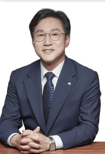 새만금 태양광 비리 의혹 '신영대 의원' 압수수색