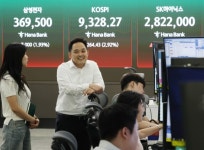 코스피, 장 초반 사상 첫 9300선 돌파···반도체 랠리 '280만닉스'
