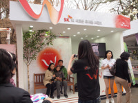 SK텔레시스, 워커힐 봄꽃 축제 W폰 체험존 선보여