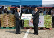 이주형 행장, 독거노인들에 쌀 200포대 전달