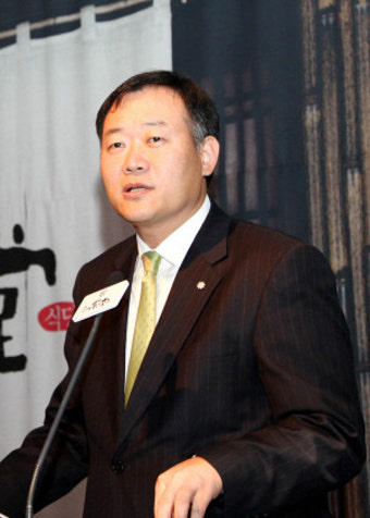 최동욱 매일유업 대표, 뒷말 무성한 이유