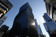 강남 한 복판 130m 춤추는 S라인 GT TOWER 준공