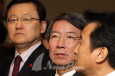 [포토] 동반성장위원회 1주년, 굳은 표정의 참석자들