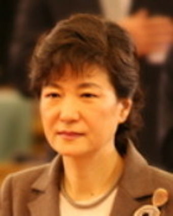 박근혜 총선 불출마는 '일타삼피' 카드