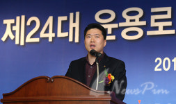 [포토] 축사하는 김기철 외환은행 노조위원장