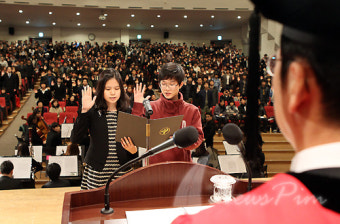 [포토] 2012학년 서울시립대 입학식, 신입생선서!
