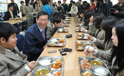 [포토] 무상급식 학생들 만난 박원순 서울시장