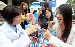 [포토] 애경 덴탈브랜드 2080, 여대생 무료구강교육 실시