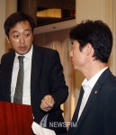 [뉴스핌 포토] 이야기 나누는 금태섭 변호사-송호창 의원
