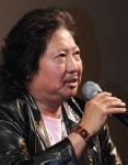 홍금보, 42살 연하 여대생 신인배우와 불륜설…설명하고 싶지도 않다