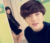 김유정 친오빠 깜짝! 동생이랑 판박이 훈남 오빠 눈길
