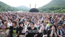 [뉴스핌 포토] 2013 지산월드락페스티벌 즐거운 현장…같이 놀아요!