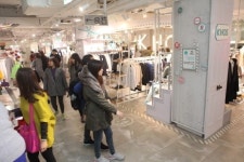 롯데 영프라자, 리뉴얼 오픈…온라인 브랜드 10개 선봬