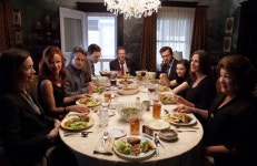 [씨네톡] 막장 가족의 위험한 동거 