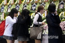 [세월호 침몰] 안산 올림픽 기념관 합동분향소 하루 1만 3700명 조문