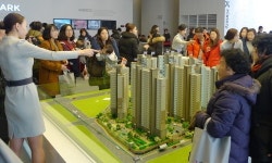 천안 ′백석 3차 아이파크′ 견본주택에 2000여명 몰려