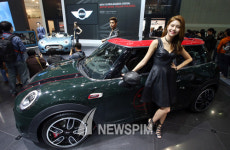 [서울모터쇼] BMW, 뉴 미니 JCW·수퍼레제라 비전 최초 공개