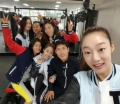 [스타는 지금] 레이디 액션 최여진, 다함께 찍은 인증샷 공개…우리는 액션배우다!