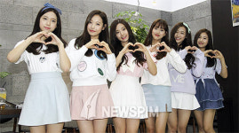 [뉴스핌 포토] 에이프릴, 상큼한 여섯 소녀의 하트!