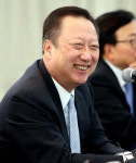 박용만 회장 6시 소등한다고 야근 없어지지 않아“