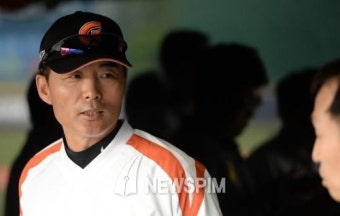 롯데 “다른 감독과 하게 됐다”... 이종운 감독 1년만에 전화 경질, 신임 롯데 감독은 조원우