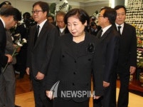 [김영삼 서거] YS 빈소 찾은 현정은 현대그룹 회장