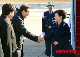 박 대통령, 프랑스·체코 순방 귀국...2차 개각 초읽기