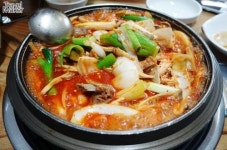 2TV 저녁 생생정보 매운 갈비찜 vs 2500원 칼국수...대박 맛집 비결은?