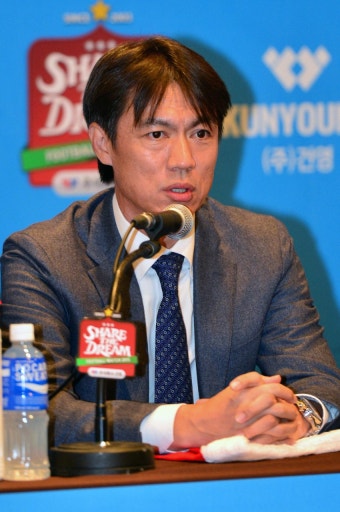 홍명보 “항정우 시작으로 프로축구 감독, 첫 시작... 독소조항은 모두 뺐다’