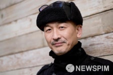 동주 이준익 감독 시의 감상주의에 빠지는 건 윤동주에게 미안한 일