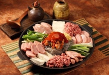 2TV 저녁 생생정보 부대찌개 맛집, 대한민국 최초 부대찌개 전문점…맑은 육수에 비법 양념장 일품